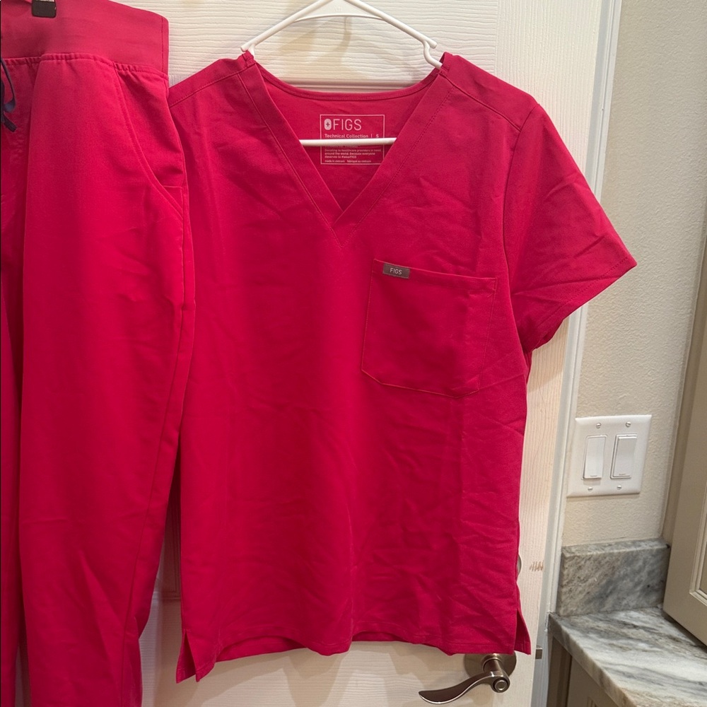 Figs Bold pink Scrub Ensemble